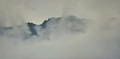 Gebirge im Nebel
